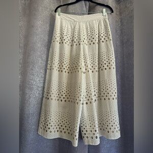 ALICE+OLIVIA WHITE EYELET WIDE LEG CROP PANTS WOMENS SZ M NWT